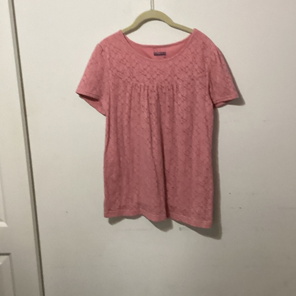 Basic Editions Pink Lace-Textured Short Sleeve Top - Size Large